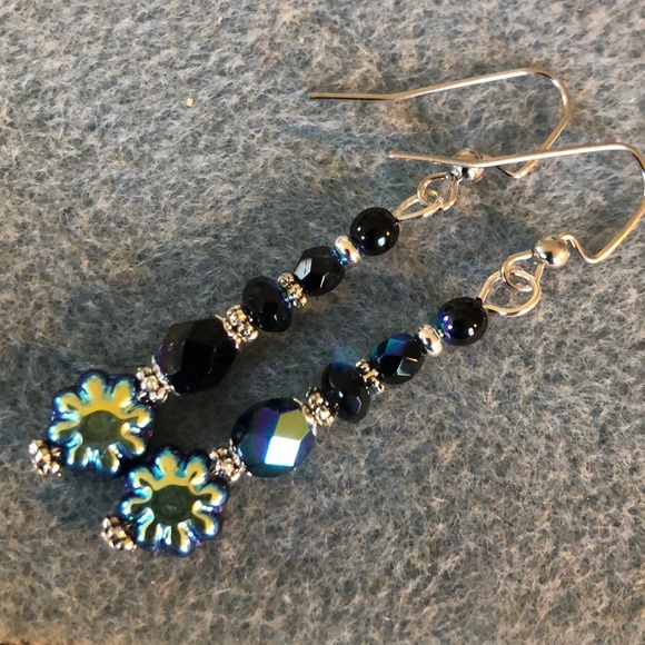 Hand crafted black AB Czech glass earrings - Picture 5 of 5